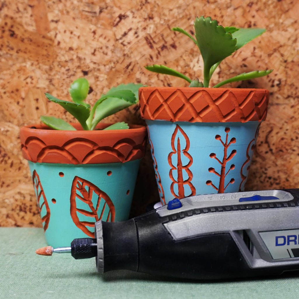 Dremel Lite 7760-N/10W 4V-Cordless Variable Speed Rotary Tool with Integrated 2Ah Li-Ion Battery, & 10 Rotary Tool Accessories