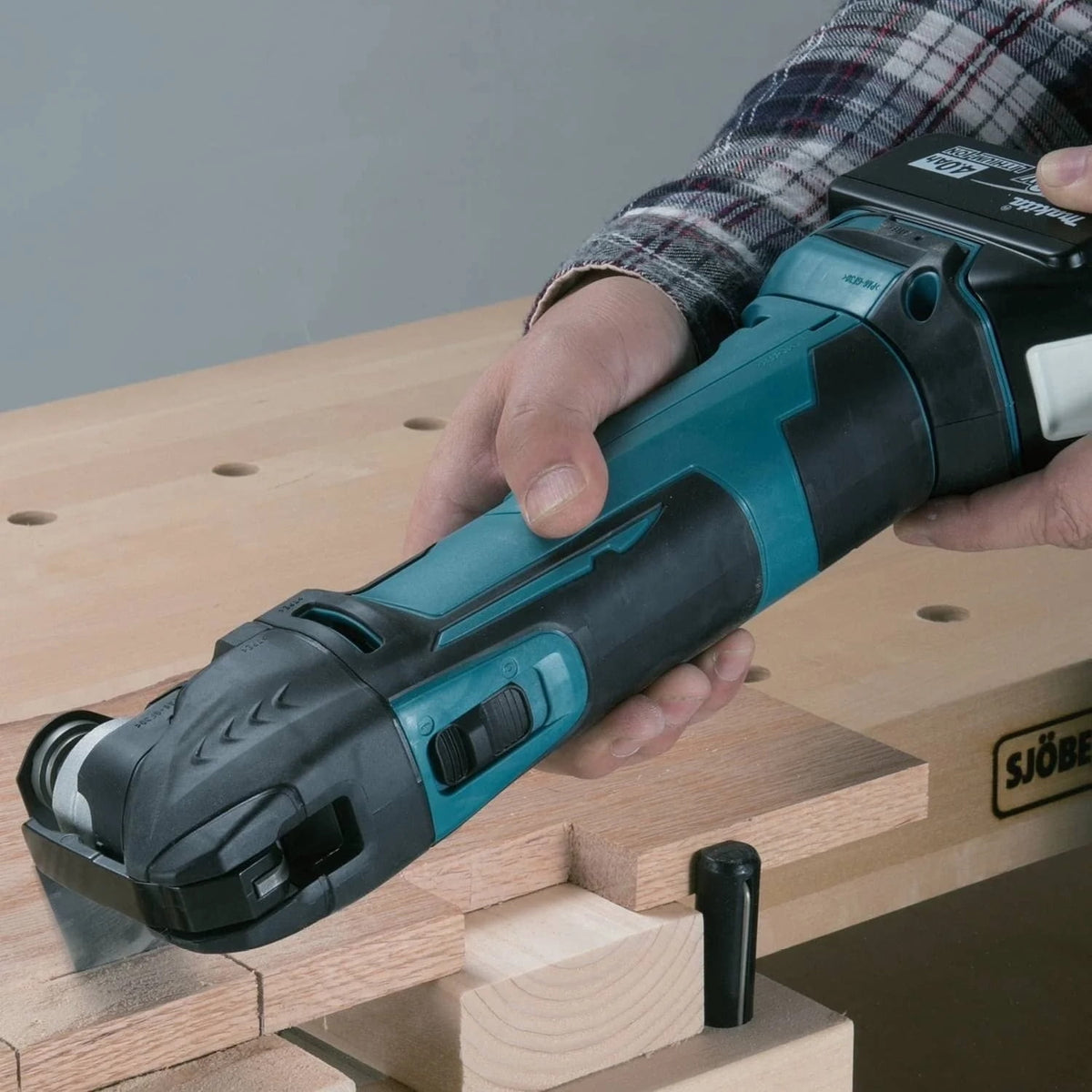 Makita XMT03Z 18V LXT Lithium Ion Cordless Oscillating Multi Tool, Tool Only