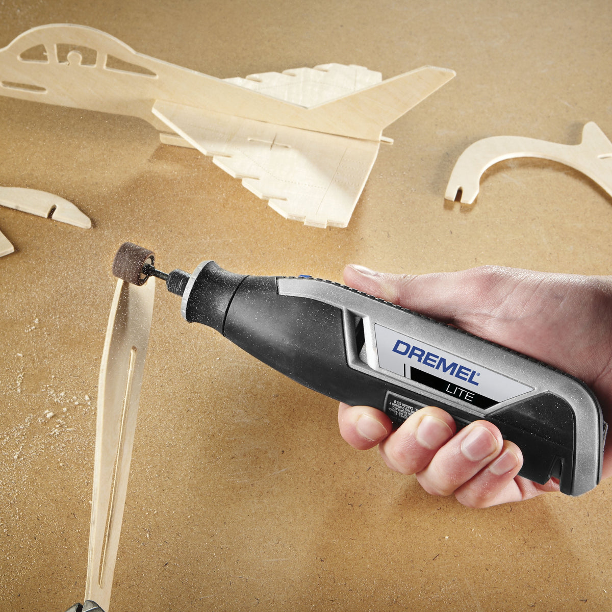 Dremel Lite 7760-N/10W 4V-Cordless Variable Speed Rotary Tool with Integrated 2Ah Li-Ion Battery, & 10 Rotary Tool Accessories