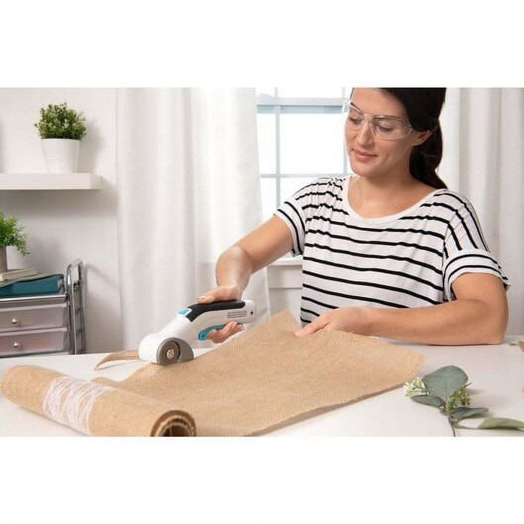 BLACK+DECKER 4V MAX USB Rechargeable Corded/Cordless Power Rotary Cutter, (BCRC115FF)