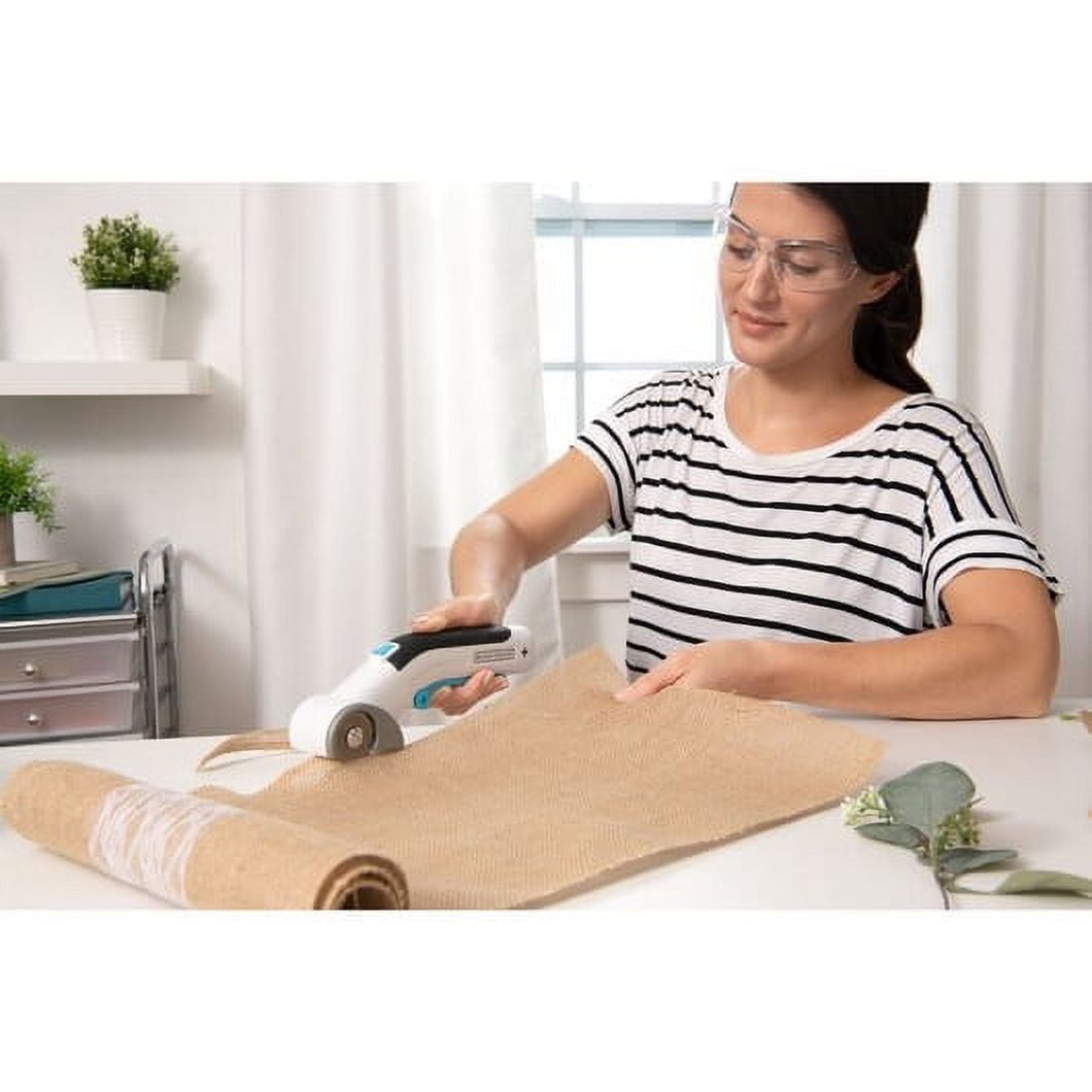 BLACK+DECKER 4V MAX USB Rechargeable Corded/Cordless Power Rotary Cutter, (BCRC115FF)